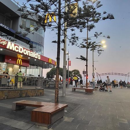 Beachside Apartment In The Heart Of Surfers Paradise - Free Parking Gold Coast Eksteriør bilde
