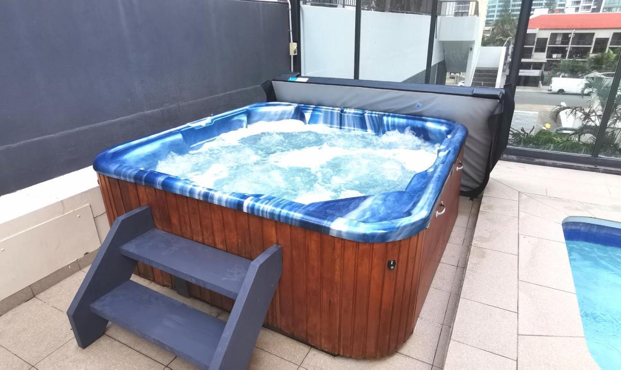 Beachside Apartment In The Heart Of Surfers Paradise - Free Parking Gold Coast Eksteriør bilde
