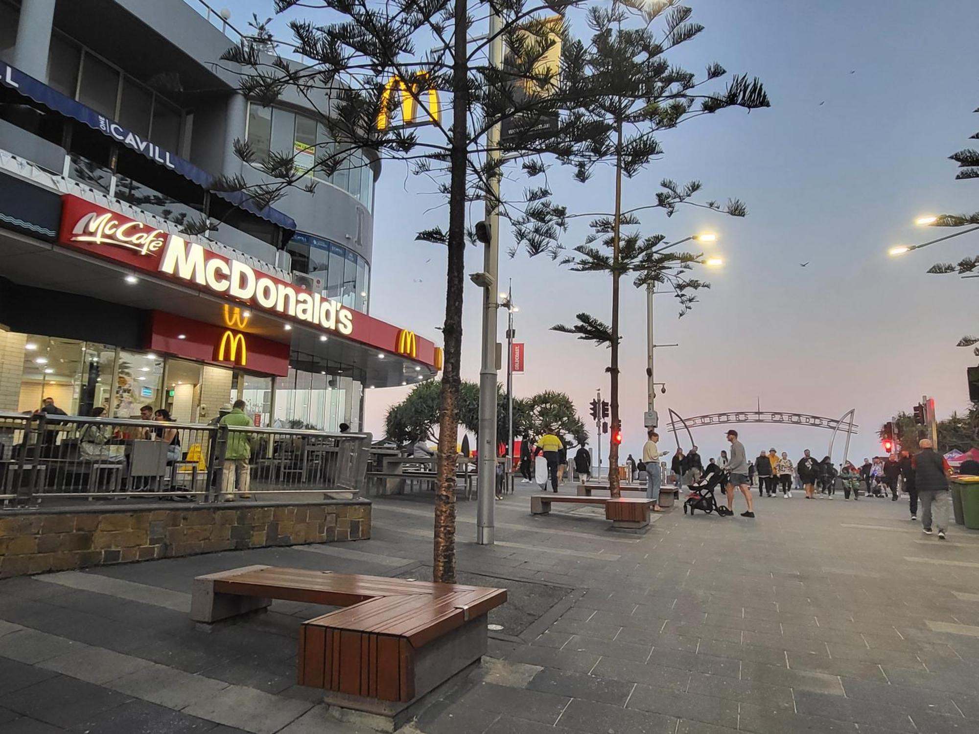 Beachside Apartment In The Heart Of Surfers Paradise - Free Parking Gold Coast Eksteriør bilde